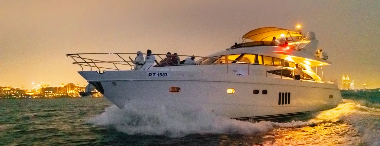 3 Hour Yacht Tour in Dubai Marina with Breakfast or BBQ + Free Mystery Attraction ticket